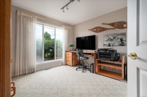 828 Devon Pl, Qualicum Beach, BC 
