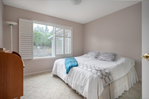 828 Devon Pl, Qualicum Beach, BC 