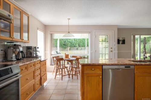 828 Devon Pl, Qualicum Beach, BC 