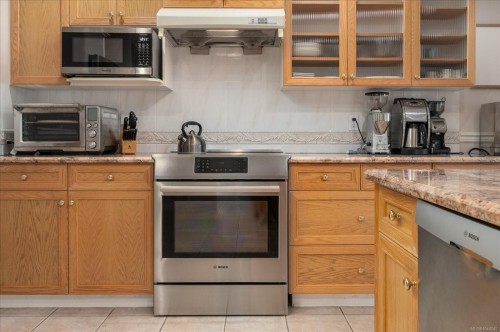 828 Devon Pl, Qualicum Beach, BC 