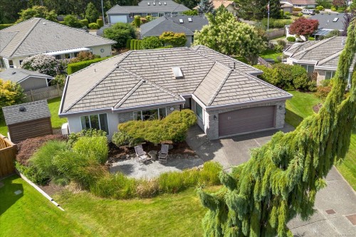 828 Devon Pl, Qualicum Beach, BC 