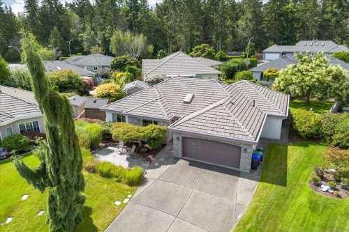 828 Devon Pl, Qualicum Beach, BC 