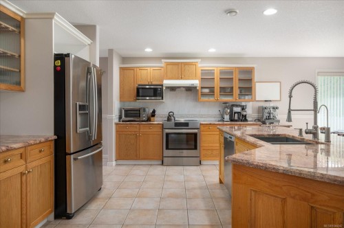 828 Devon Pl, Qualicum Beach, BC 