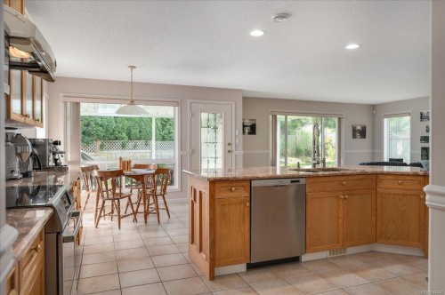 828 Devon Pl, Qualicum Beach, BC 