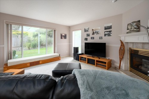 828 Devon Pl, Qualicum Beach, BC 
