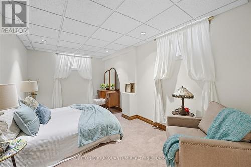 1109 Forestvale Drive, Burlington, ON - Indoor Photo Showing Bedroom