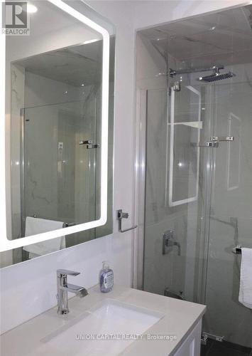 3210 Fairfox Crescent, Mississauga, ON - Indoor Photo Showing Bathroom