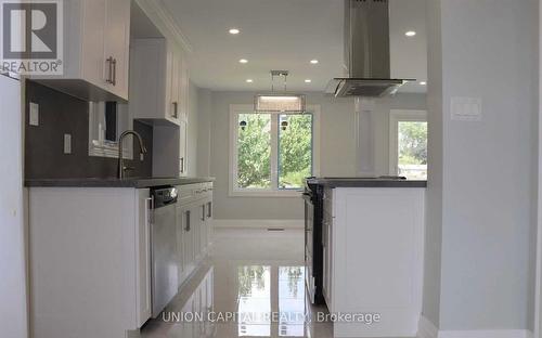 3210 Fairfox Crescent, Mississauga, ON - Indoor Photo Showing Kitchen