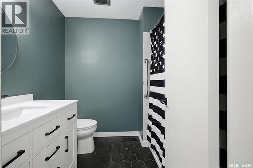 98 Dunsmore Drive, Regina, SK - Indoor Photo Showing Bathroom