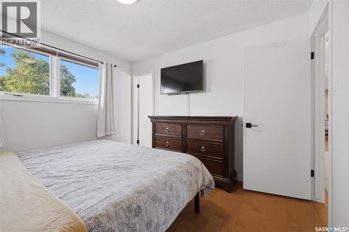 98 Dunsmore Drive, Regina, SK - Indoor Photo Showing Bedroom