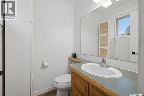 98 Dunsmore Drive, Regina, SK - Indoor Photo Showing Bathroom