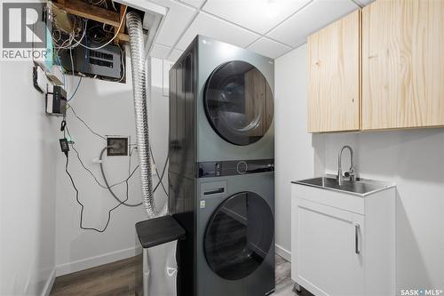 98 Dunsmore Drive, Regina, SK - Indoor Photo Showing Laundry Room