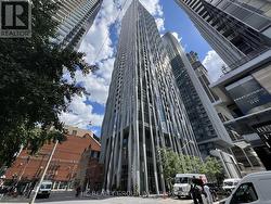 1 YORKVILLE AVE 4512 AVENUE  Toronto, ON M4W 0B1