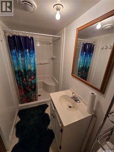 Mccormick Acreage, Weyburn Rm No. 67, SK - Indoor Photo Showing Bathroom
