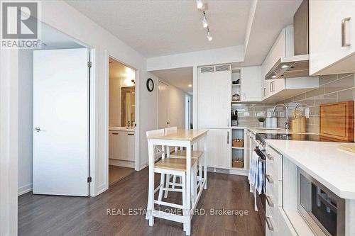 2601 - 125 Redpath Avenue, Toronto, ON - Indoor Photo Showing Kitchen