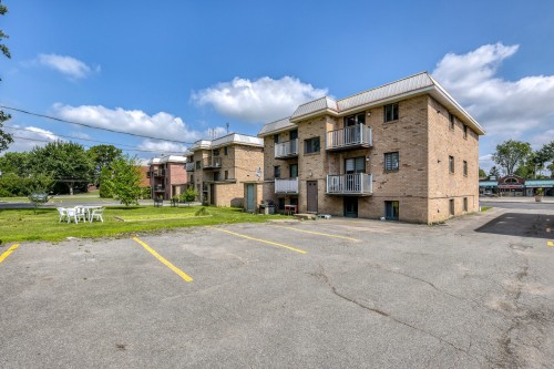 Extérieur - 336 Boul. Samson, Laval (Sainte-Dorothée), QC - Outdoor
