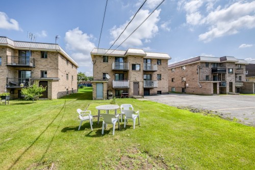 Extérieur - 336 Boul. Samson, Laval (Sainte-Dorothée), QC - Outdoor
