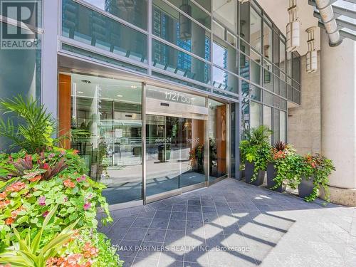 908 - 1121 BAY STREET , Toronto, Ontario M5S 3L9 2