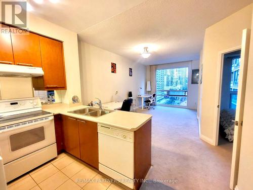 908 - 1121 BAY STREET , Toronto, Ontario M5S 3L9 4