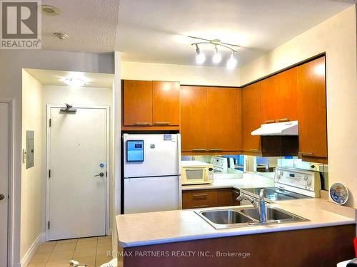 908 - 1121 BAY STREET , Toronto, Ontario M5S 3L9 5