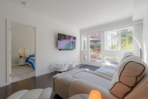 #207-99 Chapel St, Nanaimo, BC - Indoor Photo Showing Living Room