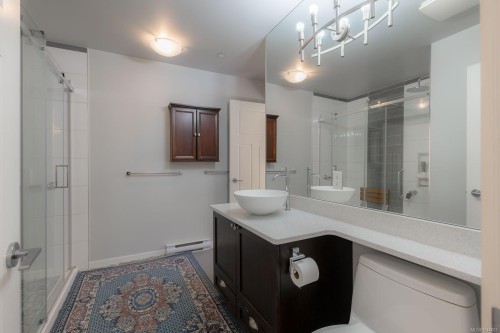 #207-99 Chapel St, Nanaimo, BC - Indoor Photo Showing Bathroom