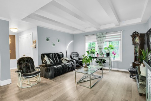 Salon - 110 Rue Philipon, Saint-Calixte, QC - Indoor Photo Showing Living Room