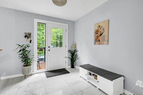 Hall d'entrée/Vestibule - 110 Rue Philipon, Saint-Calixte, QC - Indoor Photo Showing Other Room