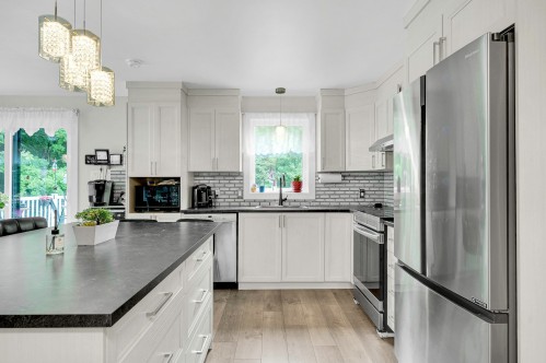 Cuisine - 110 Rue Philipon, Saint-Calixte, QC - Indoor Photo Showing Kitchen With Upgraded Kitchen