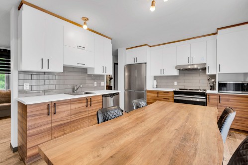 Cuisine - 130 Rue Philipon, Saint-Calixte, QC - Indoor Photo Showing Kitchen With Upgraded Kitchen