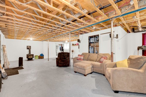 Sous-sol - 130 Rue Philipon, Saint-Calixte, QC - Indoor Photo Showing Basement