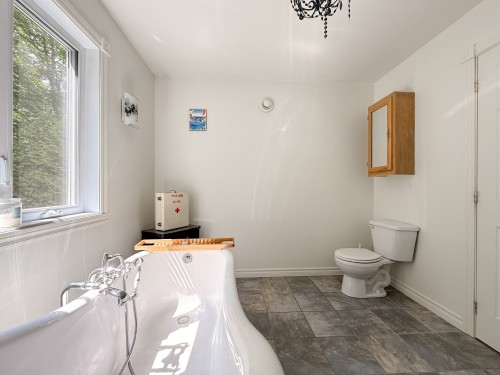 Salle de bains - 850 Ch. Des Thuyas, Shawinigan, QC - Indoor Photo Showing Bathroom