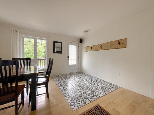 Hall d'entrée/Vestibule - 850 Ch. Des Thuyas, Shawinigan, QC - Indoor Photo Showing Dining Room