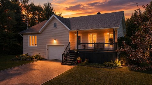 Face arrière - 850 Ch. Des Thuyas, Shawinigan, QC - Outdoor With Deck Patio Veranda