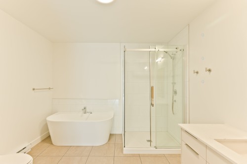 Bathroom - 105-602 Allée Gérard-Laurendeau, Magog, QC - Indoor Photo Showing Bathroom