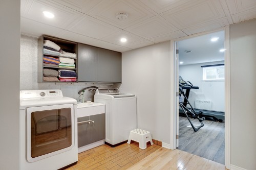 Salle de lavage - 148 Rue Cherrier, Repentigny (Repentigny), QC - Indoor Photo Showing Laundry Room