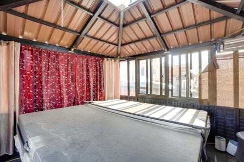 Spa - 148 Rue Cherrier, Repentigny (Repentigny), QC - Indoor Photo Showing Bedroom