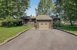 25 Rue Louis-Liénard-de-Beaujeu  Saint-Jean-Sur-Richelieu, QC J2W 1T4