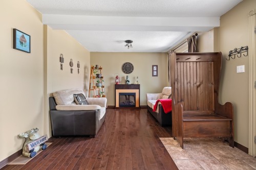 Salle familiale - 196 Rue Argyle, Shawville, QC - Indoor With Fireplace