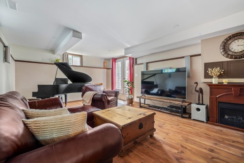 Salle familiale - 196 Rue Argyle, Shawville, QC - Indoor Photo Showing Living Room With Fireplace