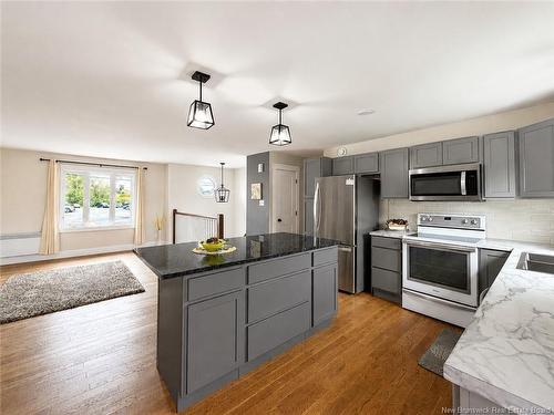 527 St Anne Rd, Bathurst, NB - Indoor Photo Showing Kitchen