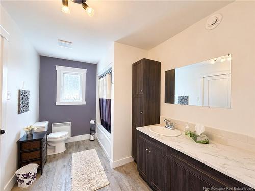 527 St Anne Rd, Bathurst, NB - Indoor Photo Showing Bathroom