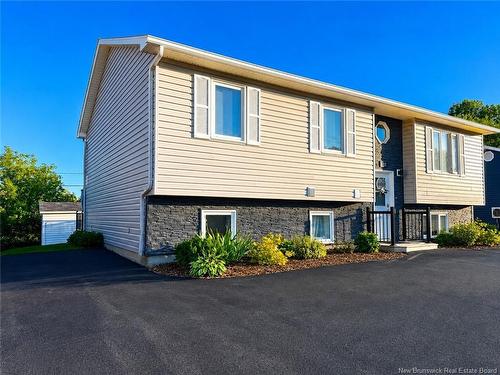 527 St Anne Rd, Bathurst, NB - Outdoor