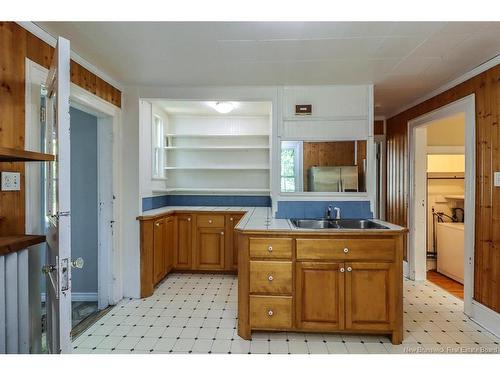 2 Glenburn Crt, Saint John, NB - Indoor Photo Showing Kitchen With Double Sink