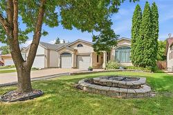 151 Mount Laurel CR  Winnipeg, MB R2J 4C4