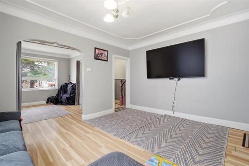 384 Magnus Ave, Winnipeg, MB - Indoor