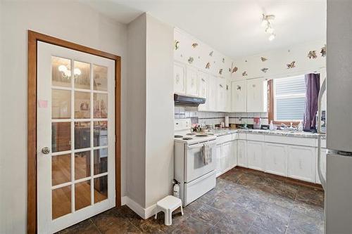 384 Magnus Ave, Winnipeg, MB - Indoor Photo Showing Kitchen
