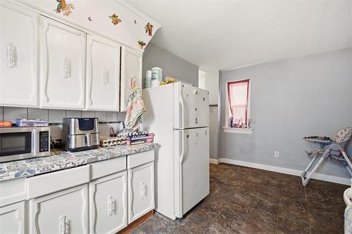 384 Magnus Ave, Winnipeg, MB - Indoor Photo Showing Other Room