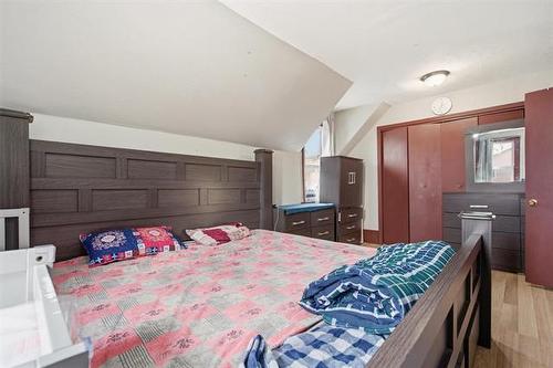 384 Magnus Ave, Winnipeg, MB - Indoor Photo Showing Bedroom