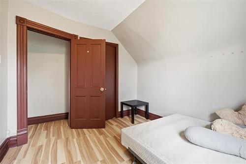 384 Magnus Ave, Winnipeg, MB - Indoor Photo Showing Bedroom